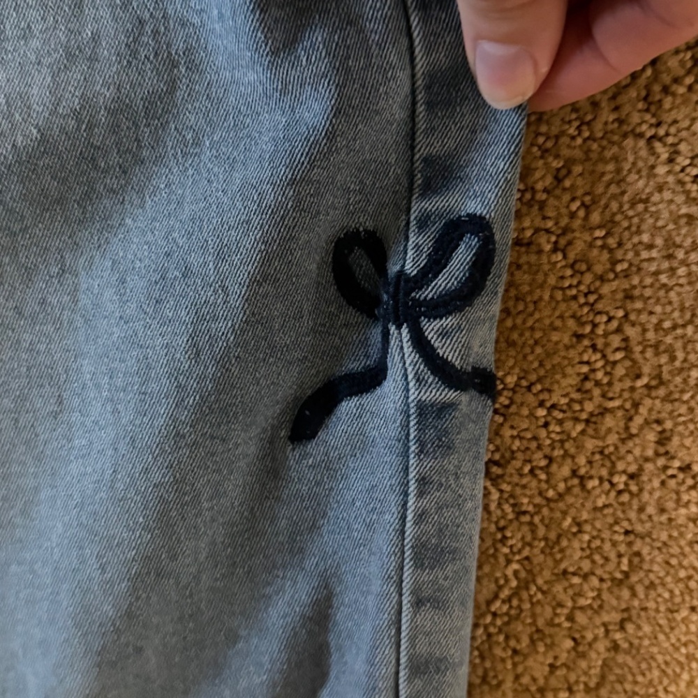 90s fit wide leg bow-embroidered jeans, size 30 - Picture 9 of 13